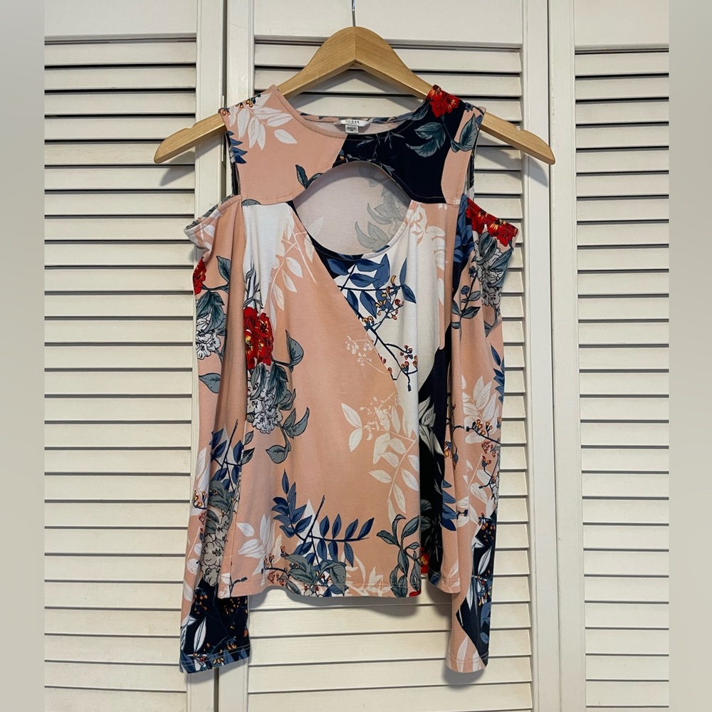 Guess Long Sleeve Women’s cold shoulder top size XS